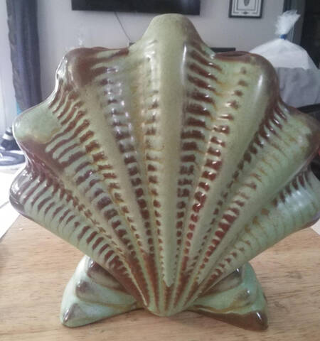 Plainsman Green Medium Shell Shape Vase