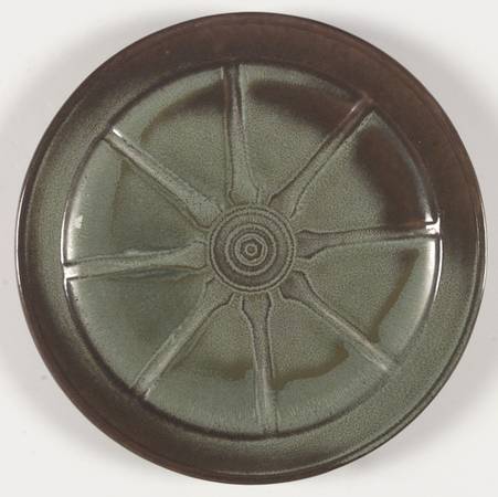 Wagon Wheel Prairie Green Dinner Plate
