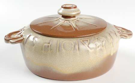 Wagon Wheel Desert Gold 1.5 Qt Round Covered Casserole