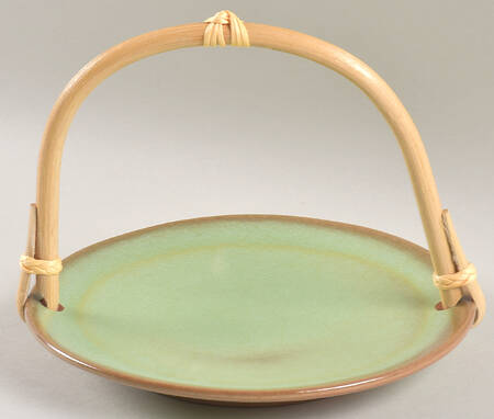 Westwind (Prairie Green) 5 3/8"-5 5/8" Bamboo Handled Serving Plate  HC