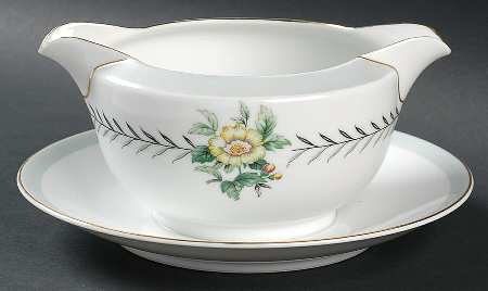 Island Wreath Gravy Boat with Attached Underplate