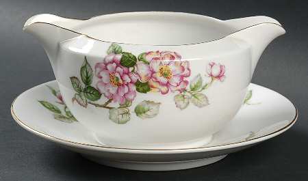 Minuet Gravy Boat with Attached Underplate