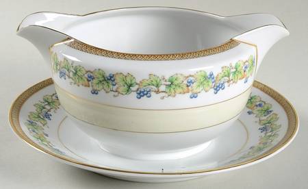 Orchard Gravy Boat with Attached Underplate