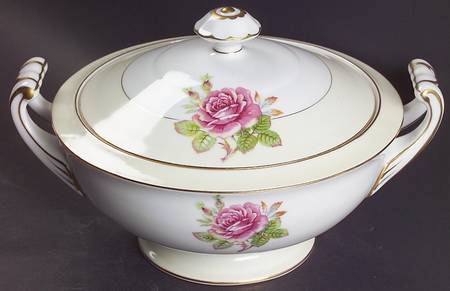 Rosette Round Covered Vegetable by Fuji