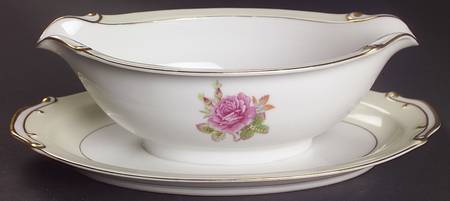 Rosette Gravy Boat with Attached Underplate
