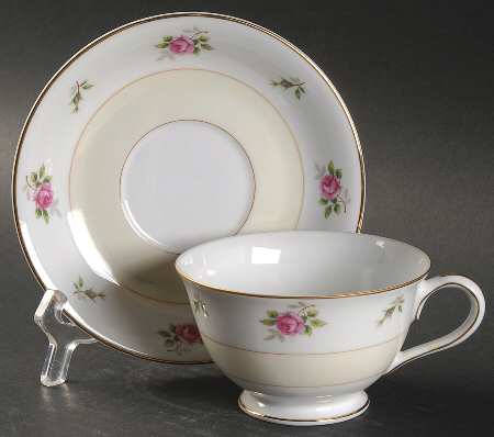 Rosebud Gravy Boat with Attached Underplate