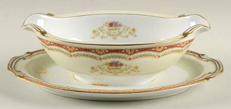 Victoria Gravy Boat with Attached Underplate