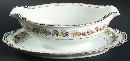 Vineyard Gravy Boat with Attached Underplate
