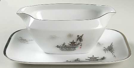 2151 Gravy Boat & Underplate