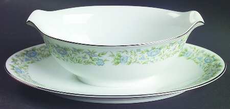 Promenade Gravy Boat with Attached Underplate