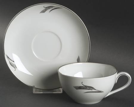 Full Crop Flat Cup & Saucer Set