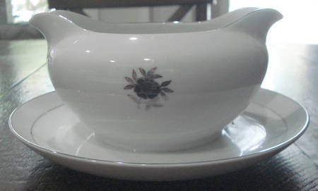FUK9 Gravy Boat