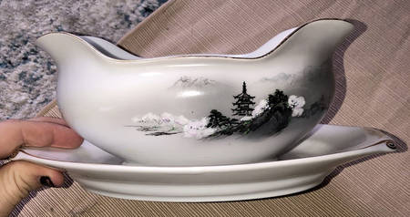 Landscape Gravy Boat with Attached Underplate