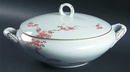 Maple (Coupe) Round Covered Vegetable