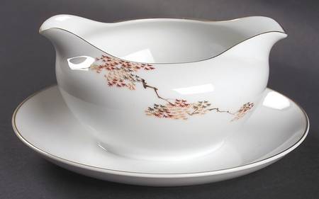 Maple (Coupe) Round Gravy Boat/Attached Underplate