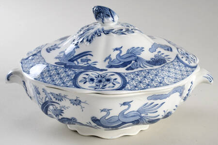 Old Chelsea Blue (Blue Birds, Flowers) Round Covered Vegetable