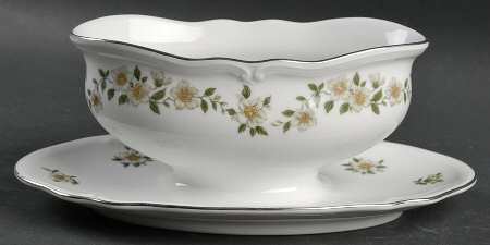 01721 Gravy Boat with Attached Underplate