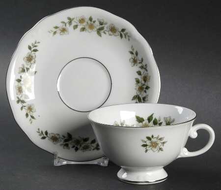 01721 Footed Cup & Saucer Set