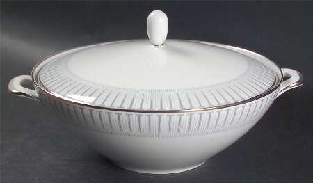 Colonnade Round Covered Vegetable