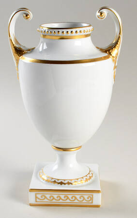 Debutante 10" Footed Urn