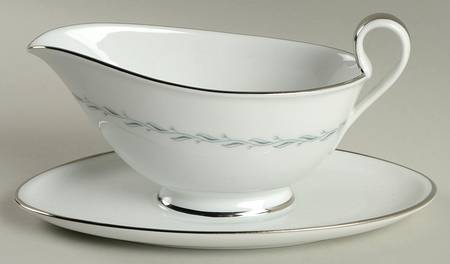 Diana Gravy Boat with Attached Underplate