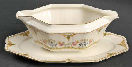 FUR2 Gravy Boat with Attached Underplate
