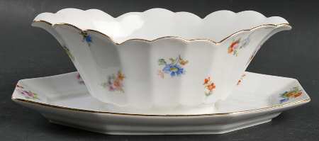 FUR4 Gravy Boat with Attached Underplate