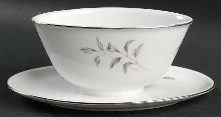 Illusion Gravy Boat with Attached Underplate