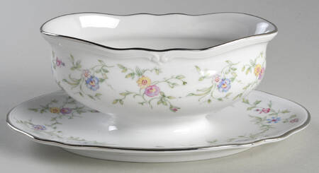 Lyric Gravy Boat with Attached Underplate