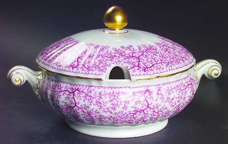 Park Lane Pink (Scalloped) Sauce Boat & Lid