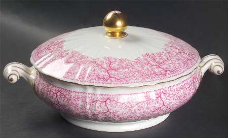 Park Lane Pink (Scalloped) Round Covered Vegetable