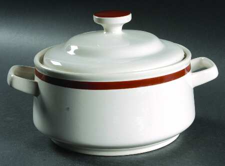 Clearbrook Round Covered Vegetable