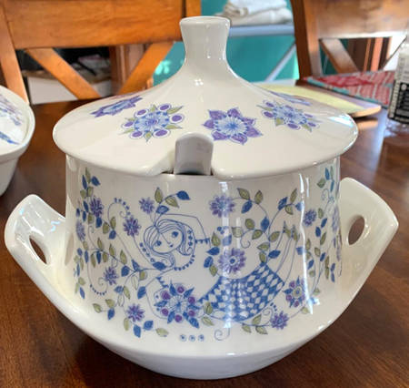 Lotte (Coupe) Sauce Boat & Lid with Ladle