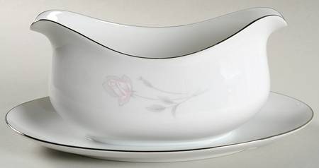 Primrose Gravy Boat with Attached Underplate
