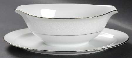 Southampton Gravy Boat with Attached Underplate