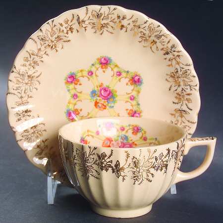 FLW1 Footed Cup & Saucer Set