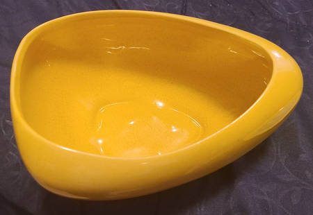 Plainsman Autumn Yellow 7" Oval Freeform Bowl