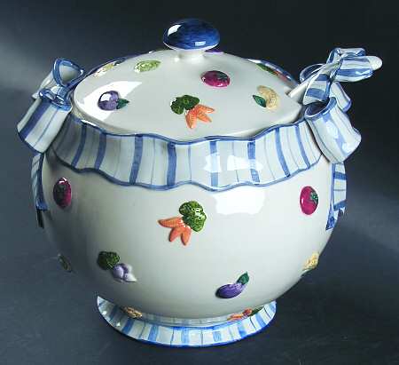 Petits Vegs Tureen & Lid w/Ladle