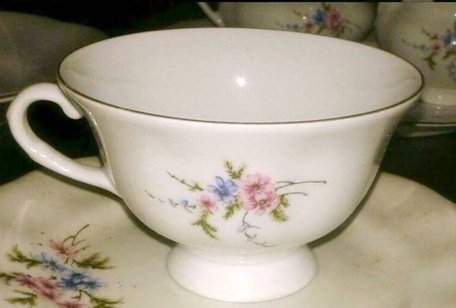 FAV18 Footed Cup & Saucer Set