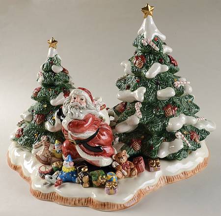 Old World Santa Centerpiece