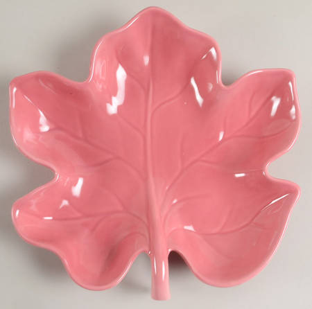 Total Color Spectrum Raspberry (Round) 8" Leaf Dish