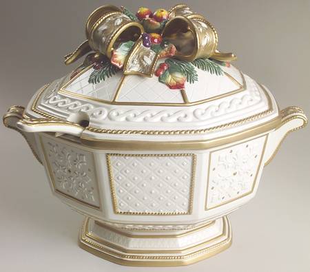 Snowy Woods Tureen & Lid w/Ladle