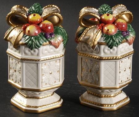 Snowy Woods Salt & Pepper Set