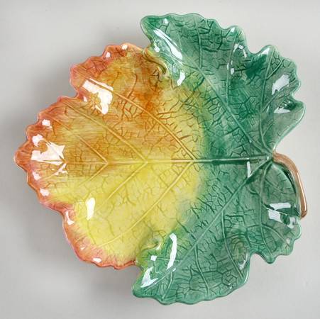 Sonoma Vineyard Leaf Shaped Dish