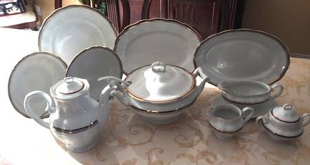 4562 Tureen & Lid w/Ladle
