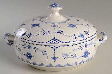 Denmark Blue Round Covered Vegetable