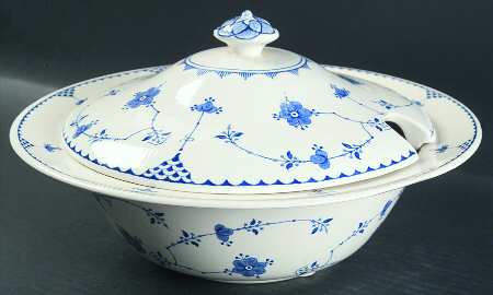 Denmark Blue Round Covered Vegetable