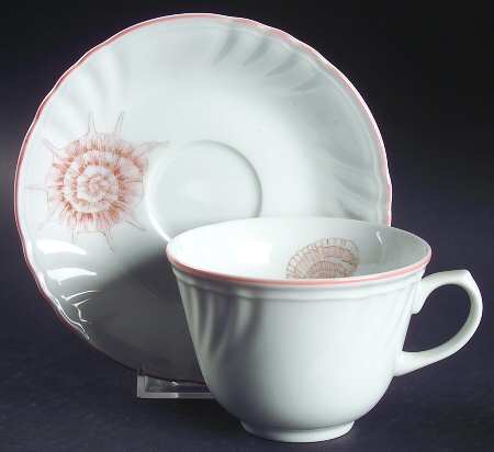 Coquille Flat Cup & Saucer Set