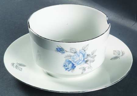 Alicia Gravy Boat with Attached Underplate