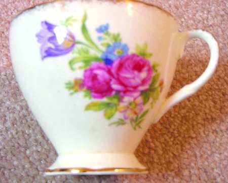Foley Tulip (Scalloped, Brush Gold Trim) Footed Cup